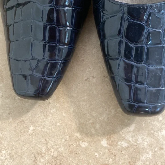 Women’s Aerosols size 6M dress heels; dark navy patent leather; 2 1/2” heels - Picture 4 of 10